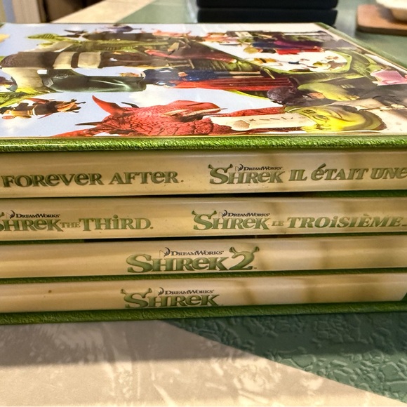 Shrek The Whole Story Blu-Ray 4 discs Collection - Picture 7 of 7